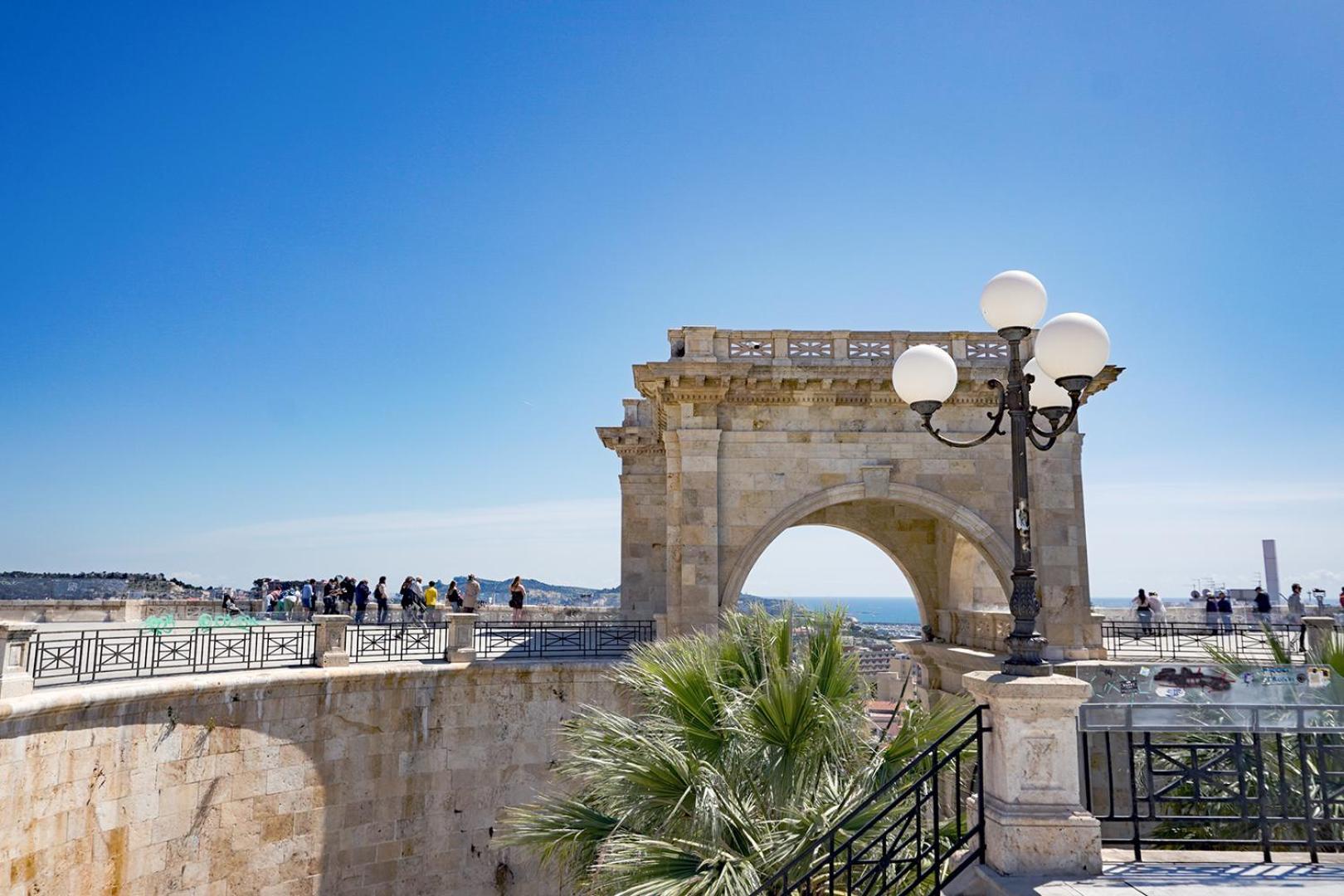 Casa Storica Di Charme Con Vista Mare Nel Cuore Di Cagliari Exterior photo