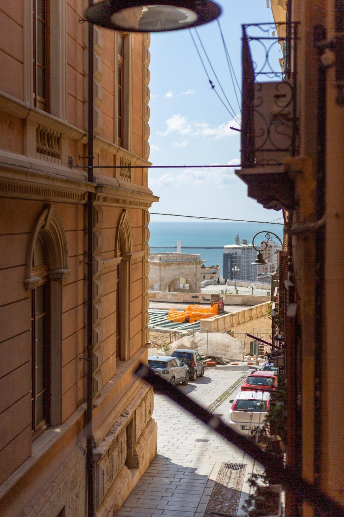 Casa Storica Di Charme Con Vista Mare Nel Cuore Di Cagliari Exterior photo